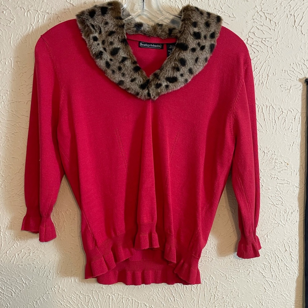 Simple/ Sexy Bentley Arbuckle leopard collar sweater 3/4 sleeve (S)